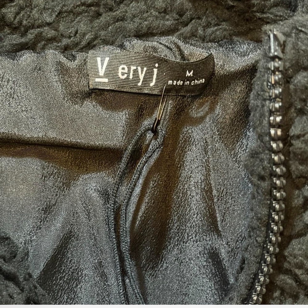 Fuzzy Teddybear Jacket‎ - Picture 10 of 13